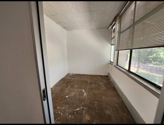 96M² OFFICE TO LET IN VORNA VALLEY